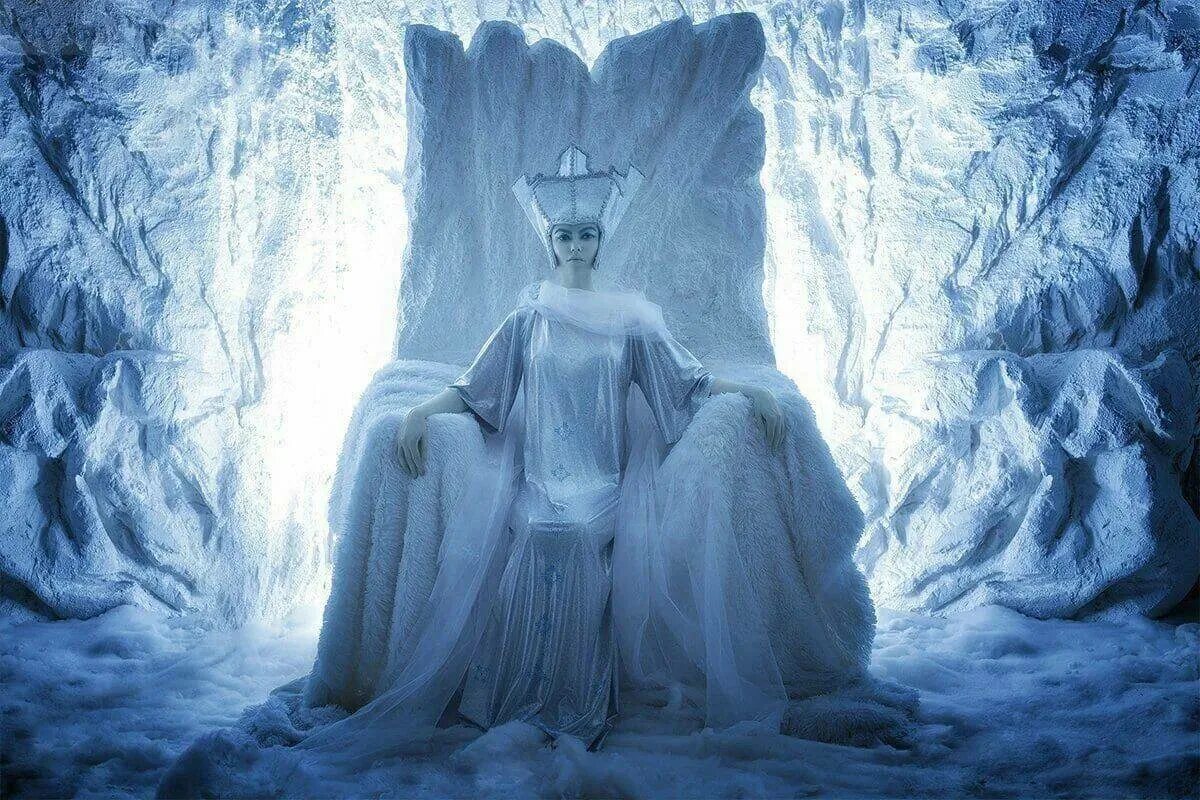 Снежная королева в сокращении слушать. Snow Queen Снежная Королева. Ледяной трон снежной королевы. Королева Марена Снежная Королева. Снежная Королева 18.