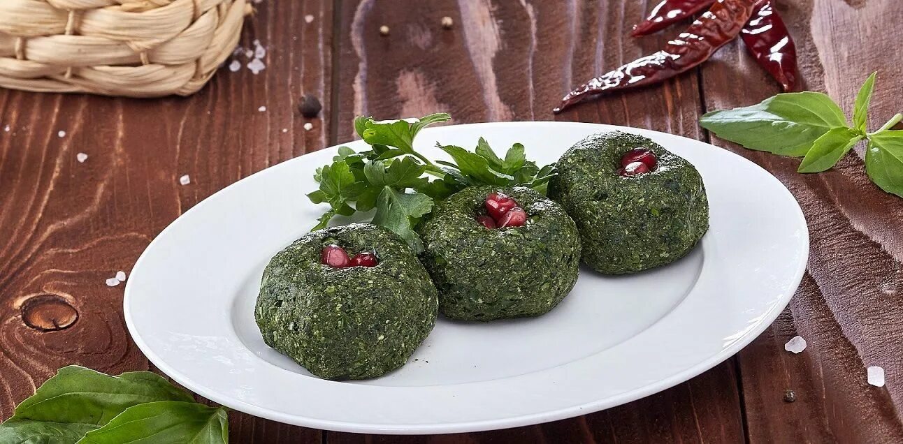 Пхали шпинатный. Пхали и мхали. Грузинские пхали. Салат. Орехи со шпинатом.