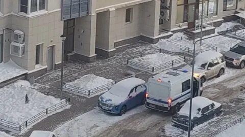 В петербурге выпали из окна