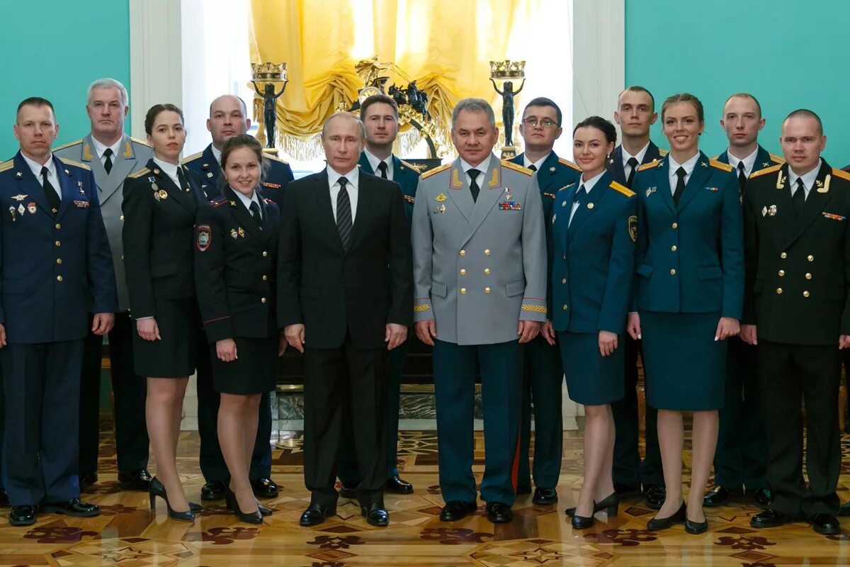 Выпускники военных вузов. Форма выпускников военных вузов. Военно дипломатическая Академия МО РФ.