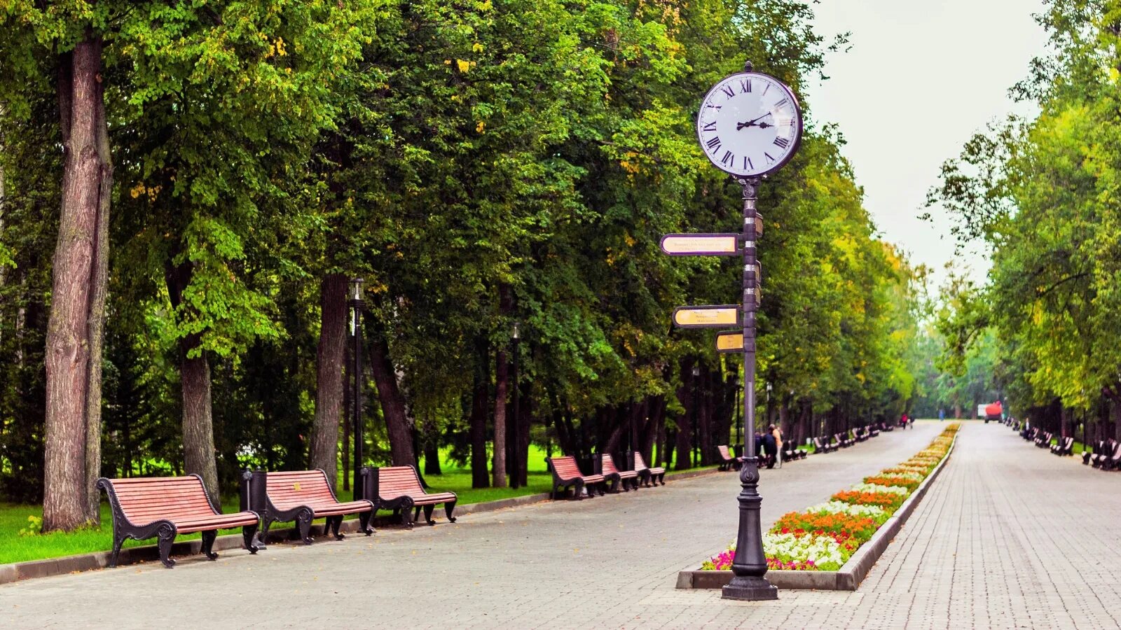 Парк горького часы. Парк Горького Казань. Центральный парк имени Горького Казань. Парк Горького Казань 2022. ЦПКИО Горького Казань.