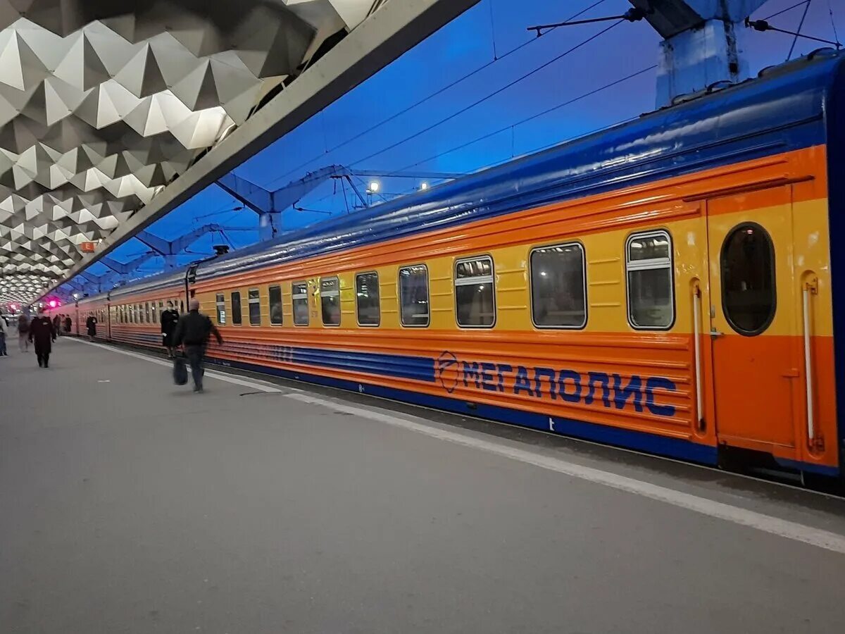 Поезд 020у москва санкт петербург. Тверской экспресс Мегаполис. 020у Мегаполис Москва Санкт-Петербург. Поезд 020у Москва Санкт-Петербург Мегаполис. 020у «Мегаполис» • Тверской.