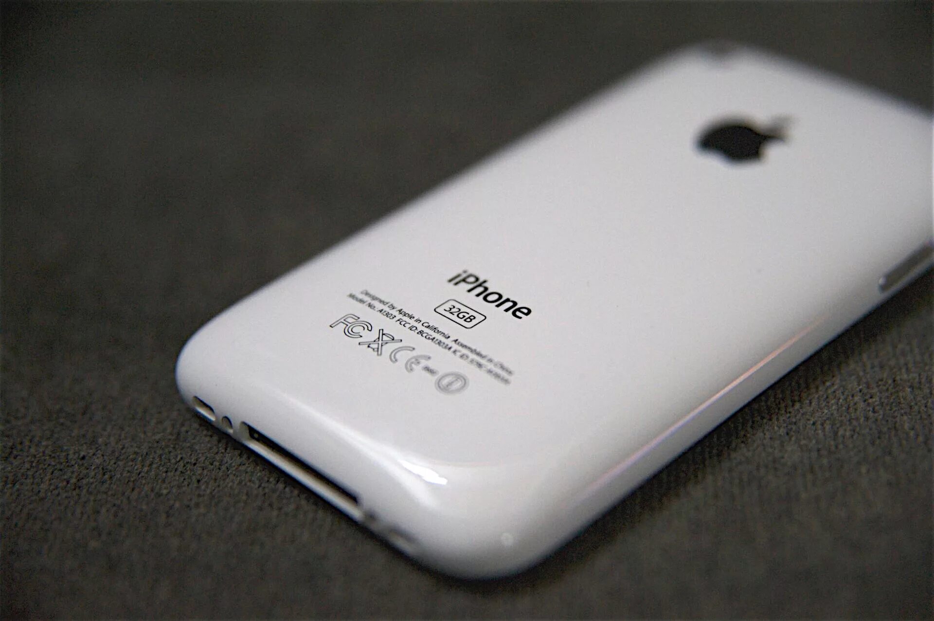 Iphone 3gs. Айфон 3gs 2009. Айфон 3. Первый айфон 3gs.