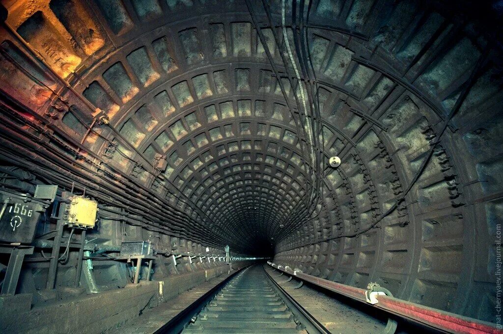 Тоннели петербурга. Тоннели санкт петербургского метрополитена. петербургский метрополитен тоннели. замурованный тоннель метро спб. тоннели метрополитена спб.