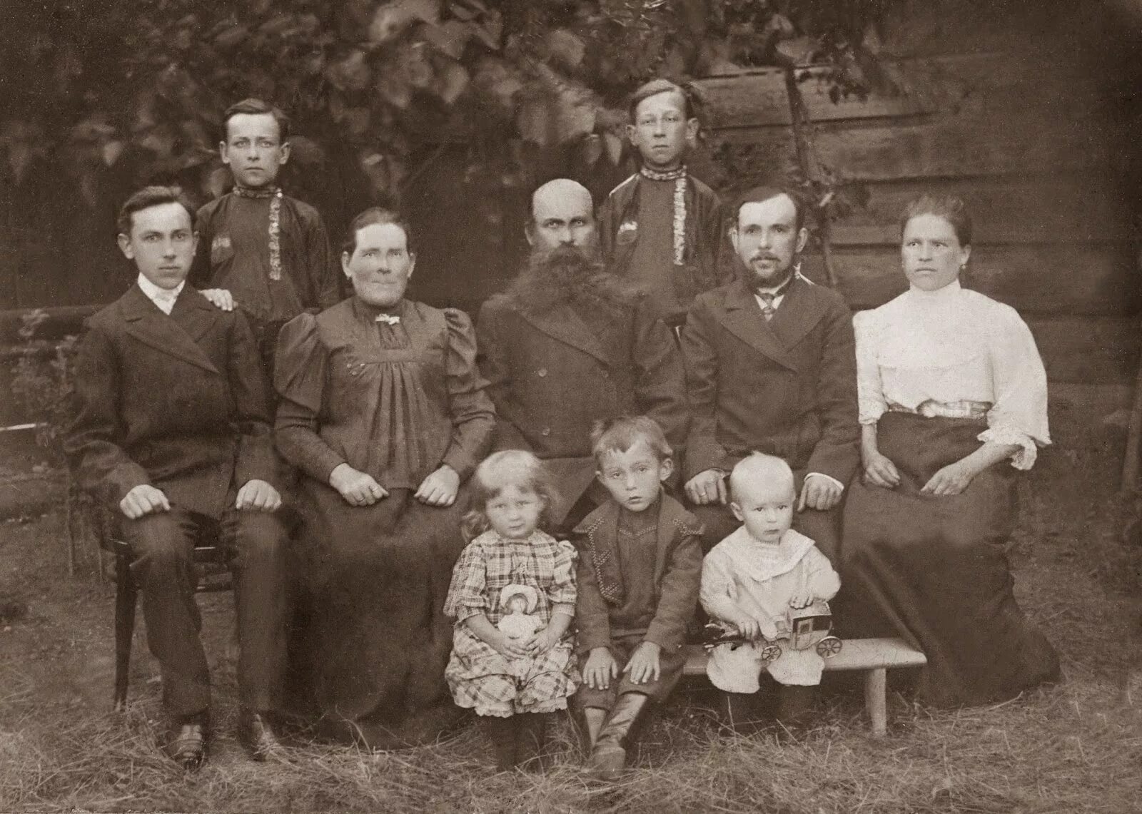 Найти родственников участников. Зауральская генеалогия. старые фотографии родственников. зауральская генеалогия менщиковы. старые фотографии родные.