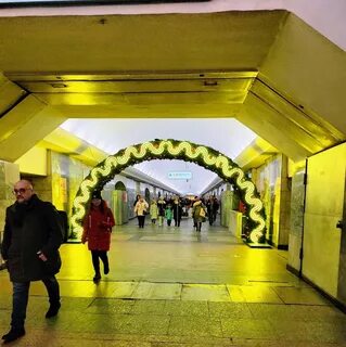 Украшенная станция метро
