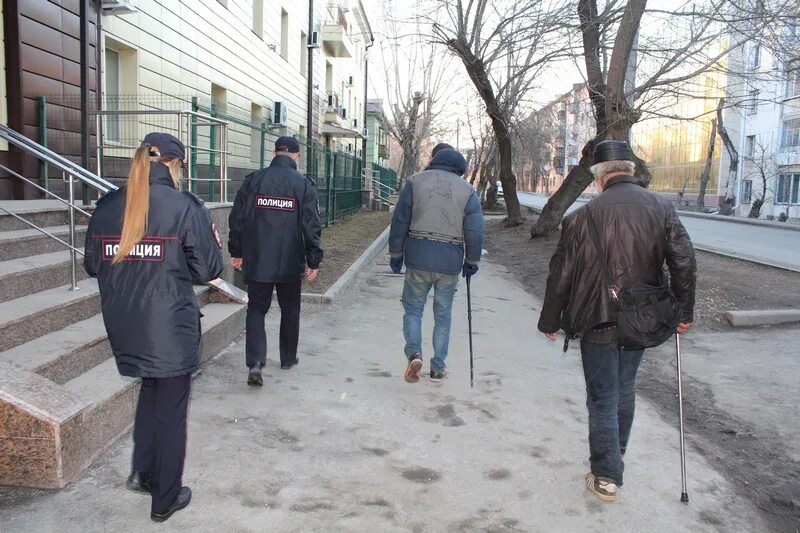 Бомж челябинск. Бомжи в городском Бору Челябинск.