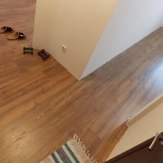 Положить ламинат плинтус