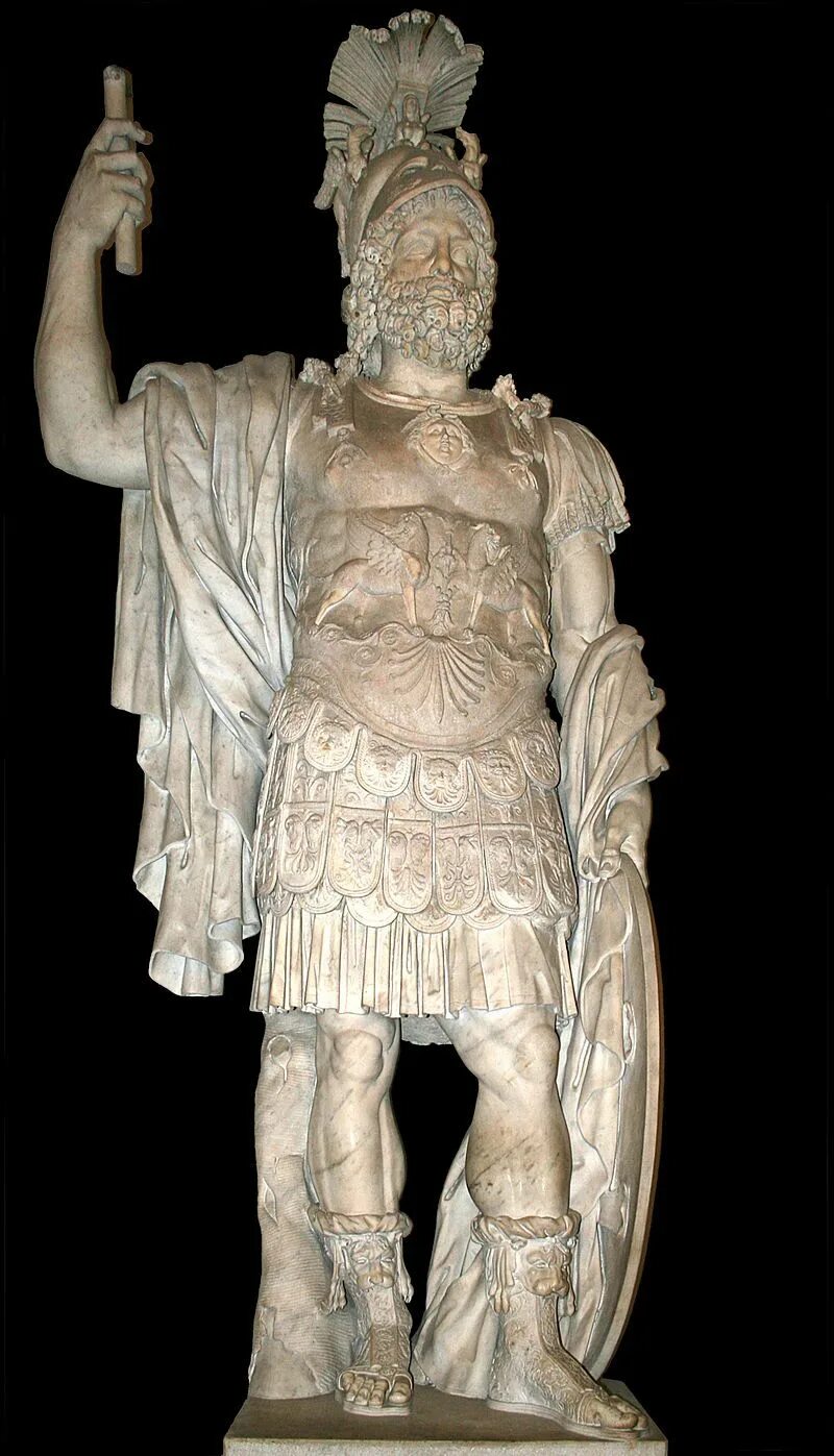Римский бог войны марс. Марс Бог. Марс Бог Рима. Статуя Пирра Марса. Марс Бог Римский статуя.