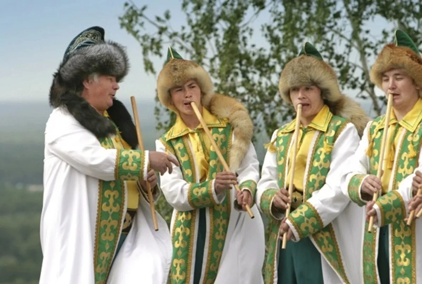 Башкир башкирский. Башкирский национальный инструмент курай. курай национальный инструмент башкиров. музыкальный инструмент башкирии курай. ансамбль башкортостан курай.
