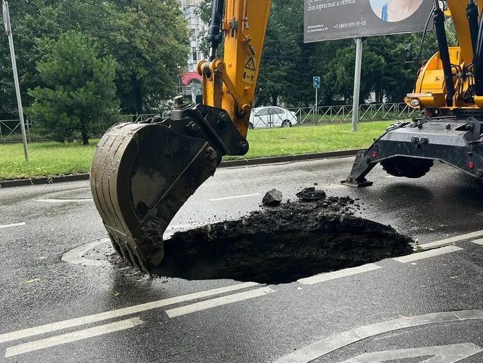 Ремонт дорог. Асфальт. Ремонт дороги. Дорожная служба. Почему перекрыли краснодар