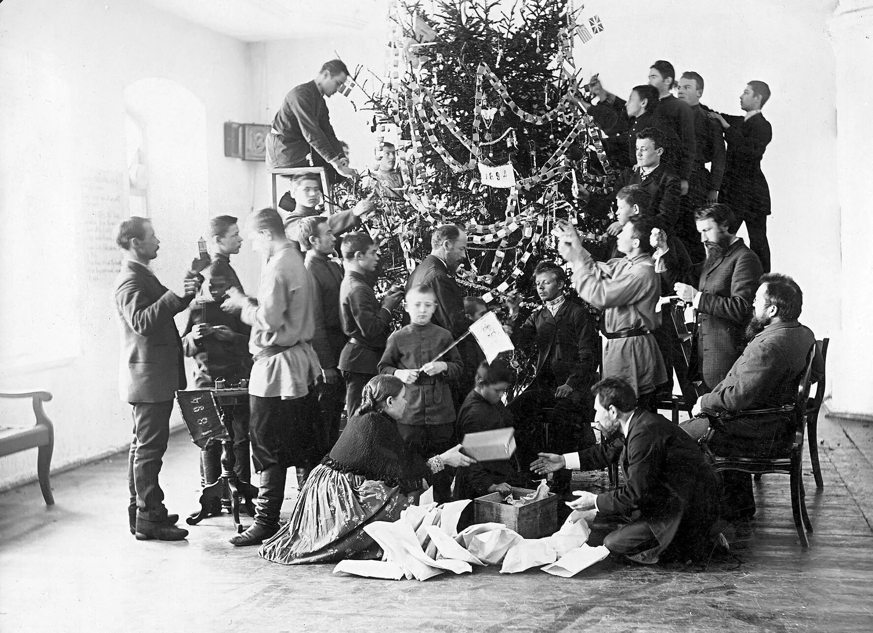 Новый год 1927. Плакаты против рождества. Елка в блокадном ленинграде. Новогодняя елка 1930. Революционные плакаты.
