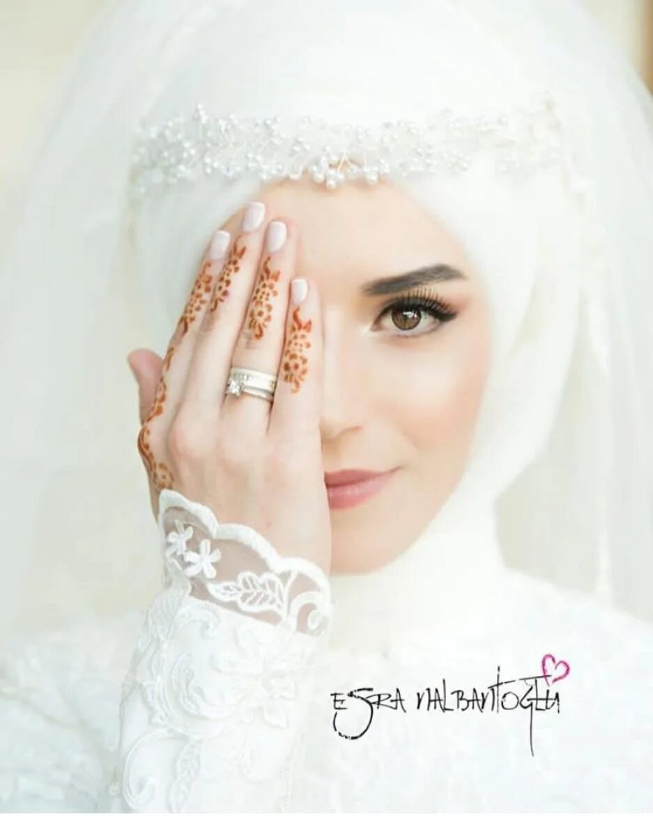 Мусульманские ногти. Либоси аруси фата бо сатр. Келин xidjab. Мусульманские Свадебные платья. Невеста мусульманка.