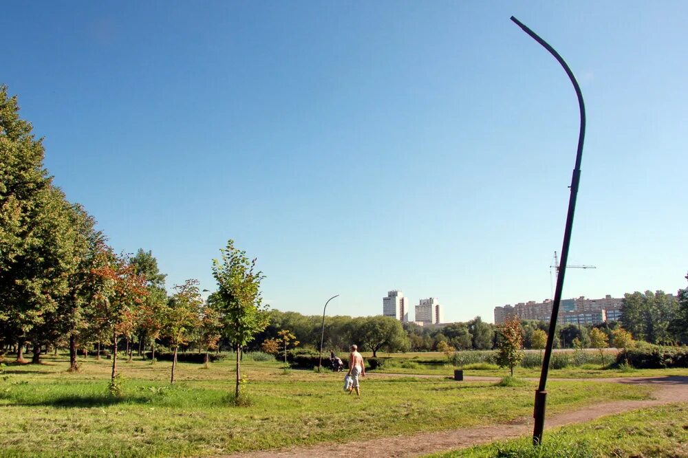 Парк авиаторов фото. Парк Авиаторов Санкт-Петербург. Парк Авиаторов Москва. Парк Авиаторов Смоленск. Фонари парк Авиаторов.