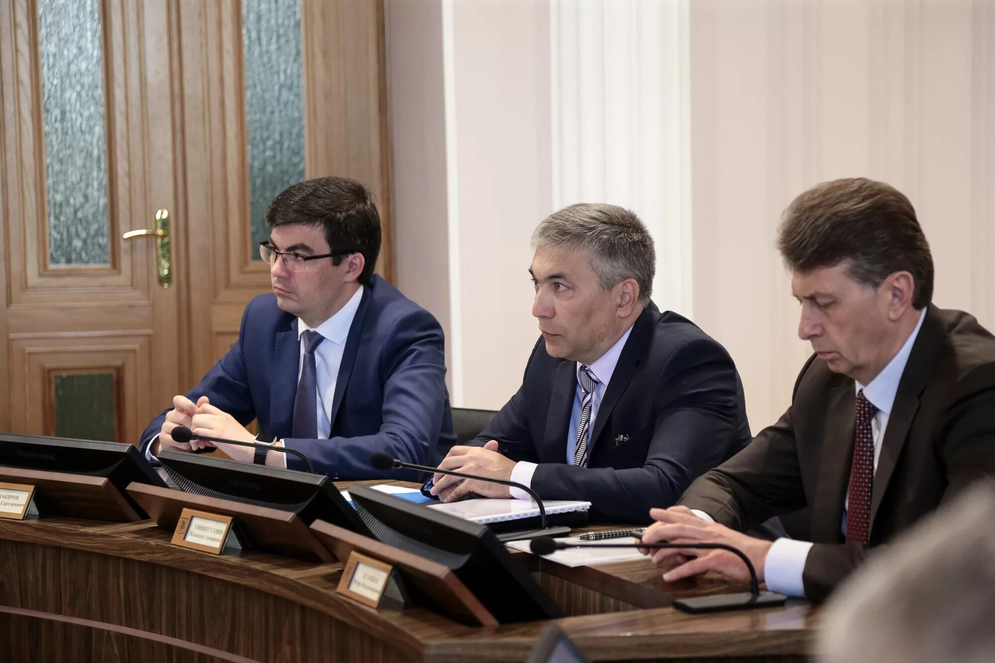 Искандер гиниятуллин казань. Дмитрий анисимов казань. Улица кремлевская 11 казань. Заместитель руководителя исполкома казани искандер гиниятуллин. Улица кремлевская 11 казань.