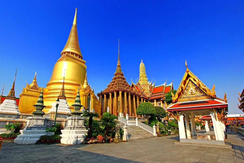 Храм изумрудного будды в бангкоке. Храм изумрудного будды в бангкоке. Храм изумрудного будды (ват пхракэу). Красноярск дворец будды. Ват пхра кео бангкок.