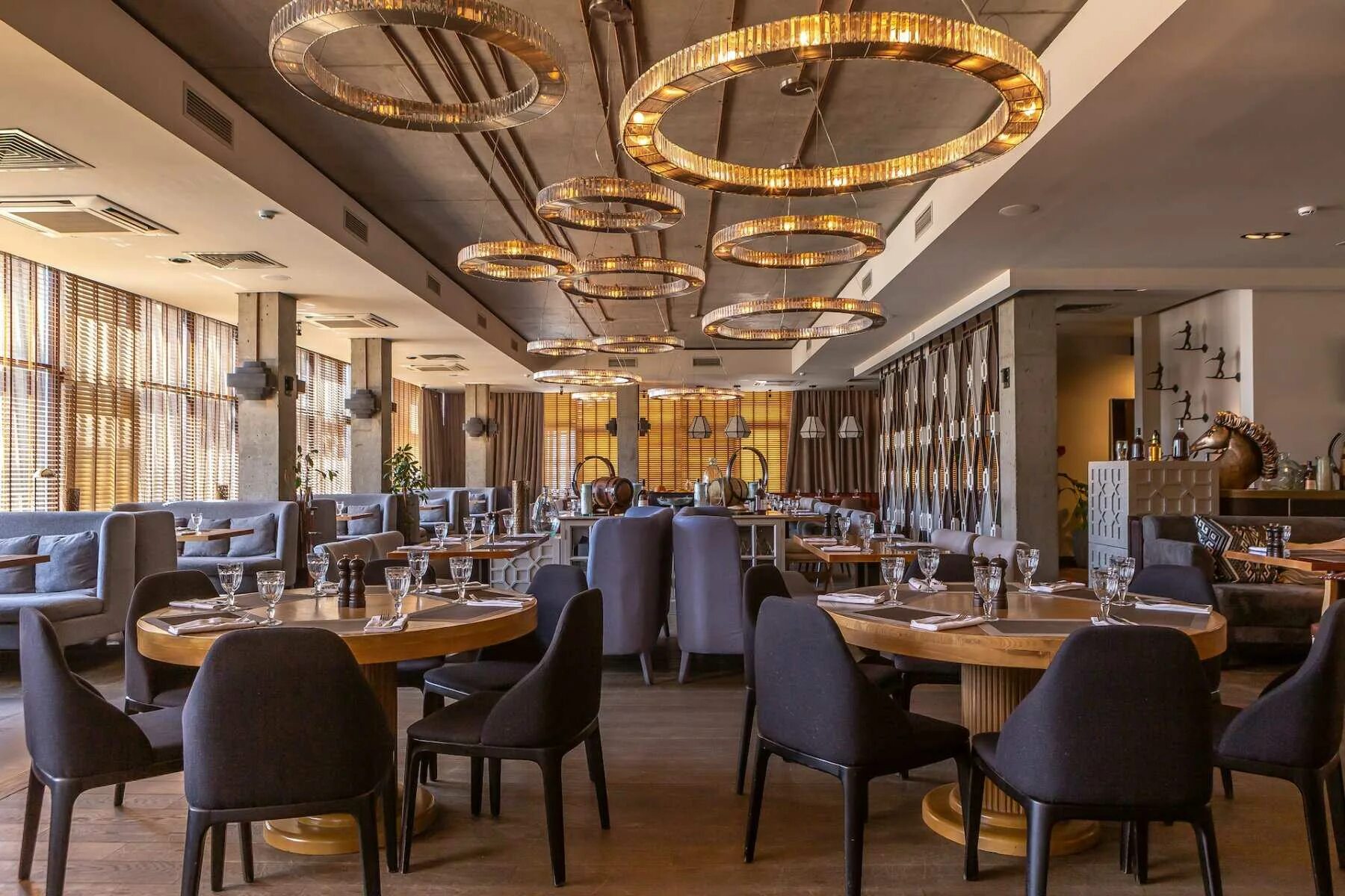 Айсберг белгород ресторан. Кафе хинкальная казань чистопольская. Lafa lounge казань чистопольская 33в. Хинкальная чистопольская 13. Кафе на чистопольской казань.