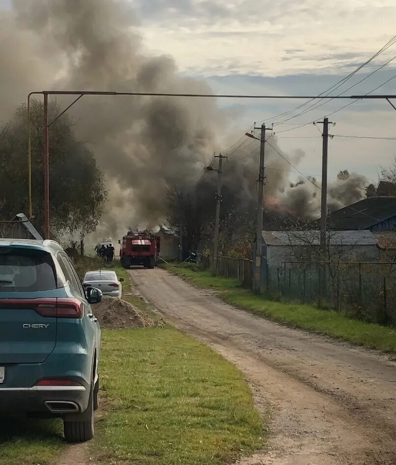 Дедовичи пожар. Пожар в Пскове. Псковская лента новостей пожары. Пожар в торошенке Псковский район сгорел дом.