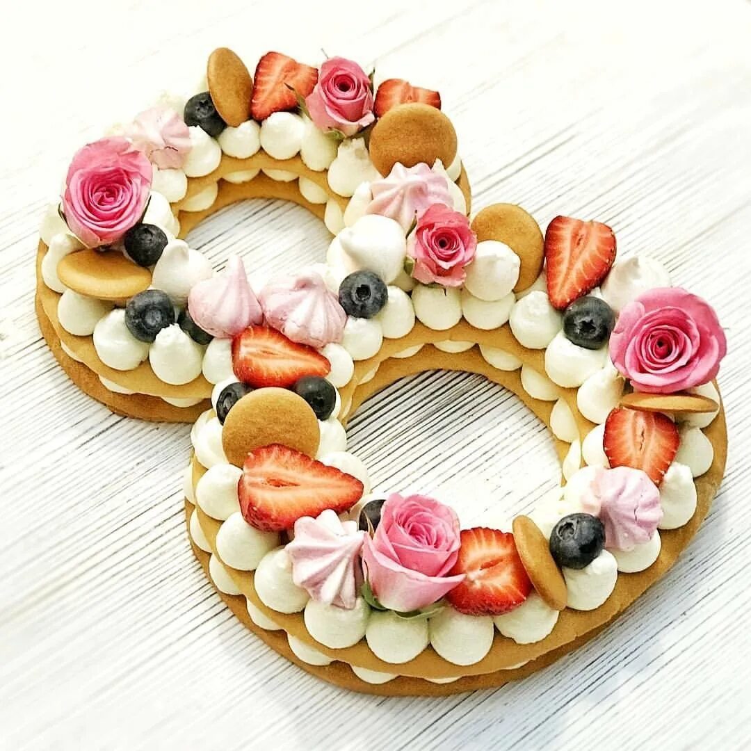 Медовые коржи цифра. Торт цифра. Торты цифры из медовых. Торт вупи пай цифра. Торт цифра медовые коржи.