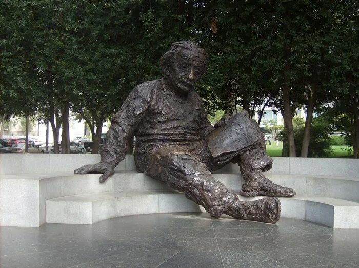 Памятник эйнштейну. Памятник эйнштейну в вашингтоне.