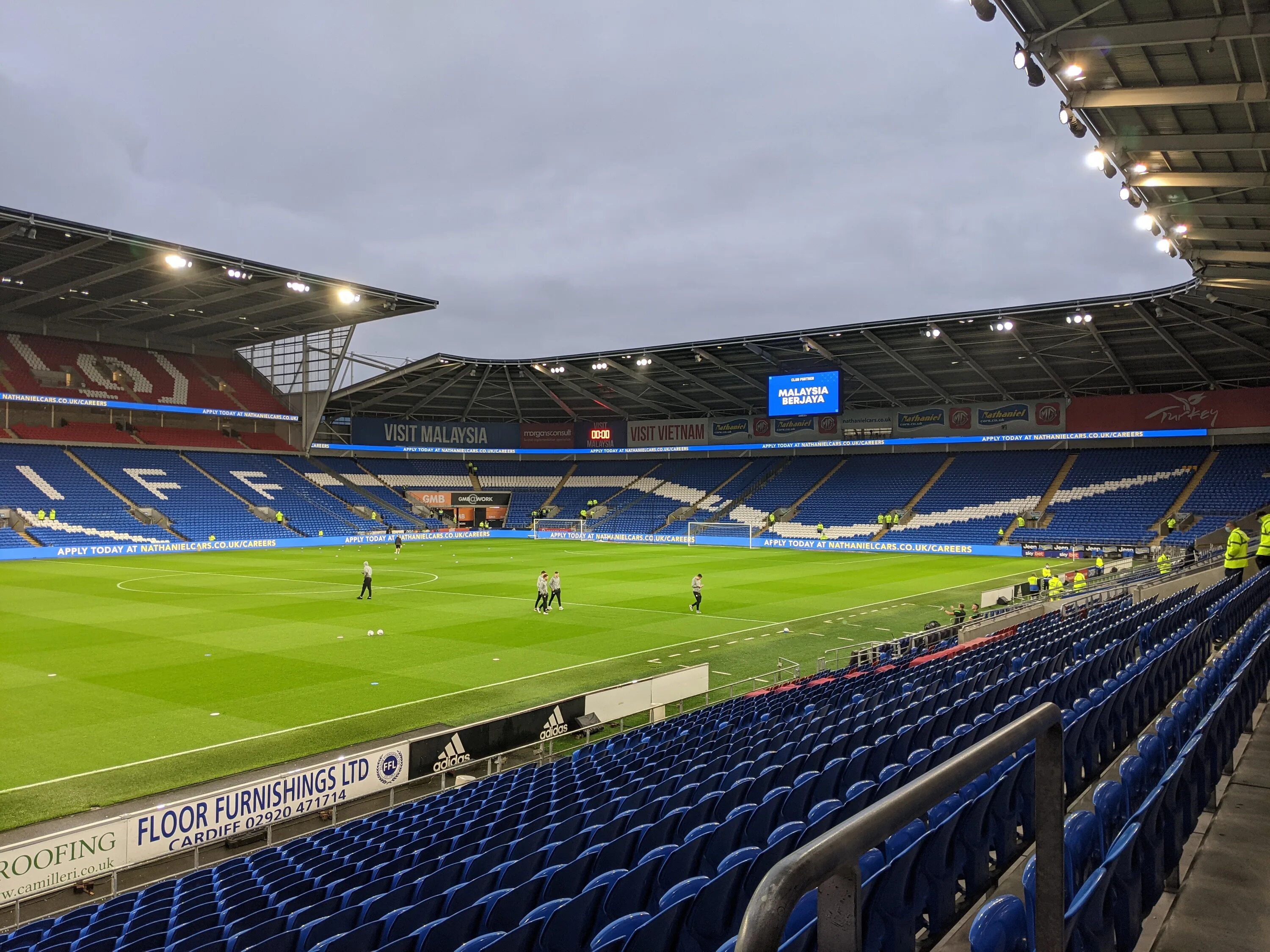 City stadium. Стадион Cardiff City. Cardiff City Stadium (Кардифф) футбольный стадион. Стадион Миллениум Кардифф Кубок Англии 2001. Стадион Миллениум Кардиф Кубок Англии 2021.