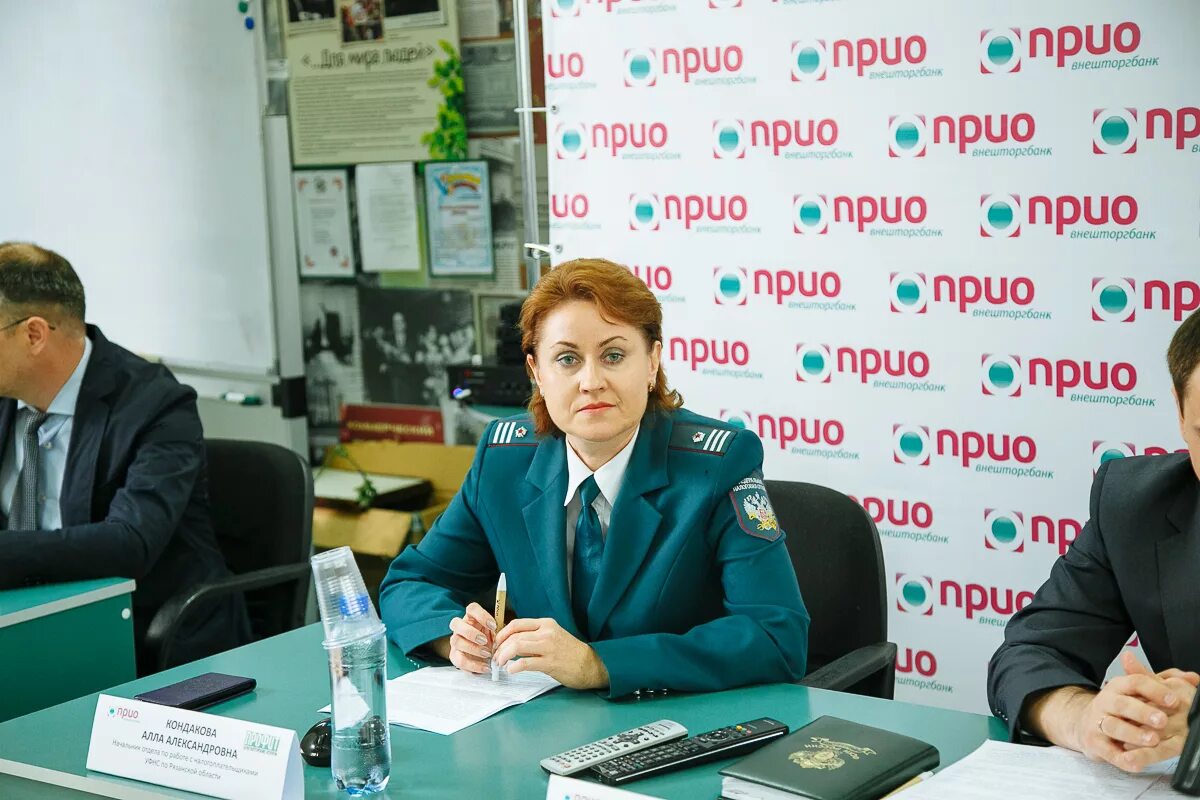 Васильев уфнс. Начальник налоговой Нижнекамск. Налоговая Ангарск. УФНС по Красноярскому краю фото. Инспектор в налоговой Ангарск.