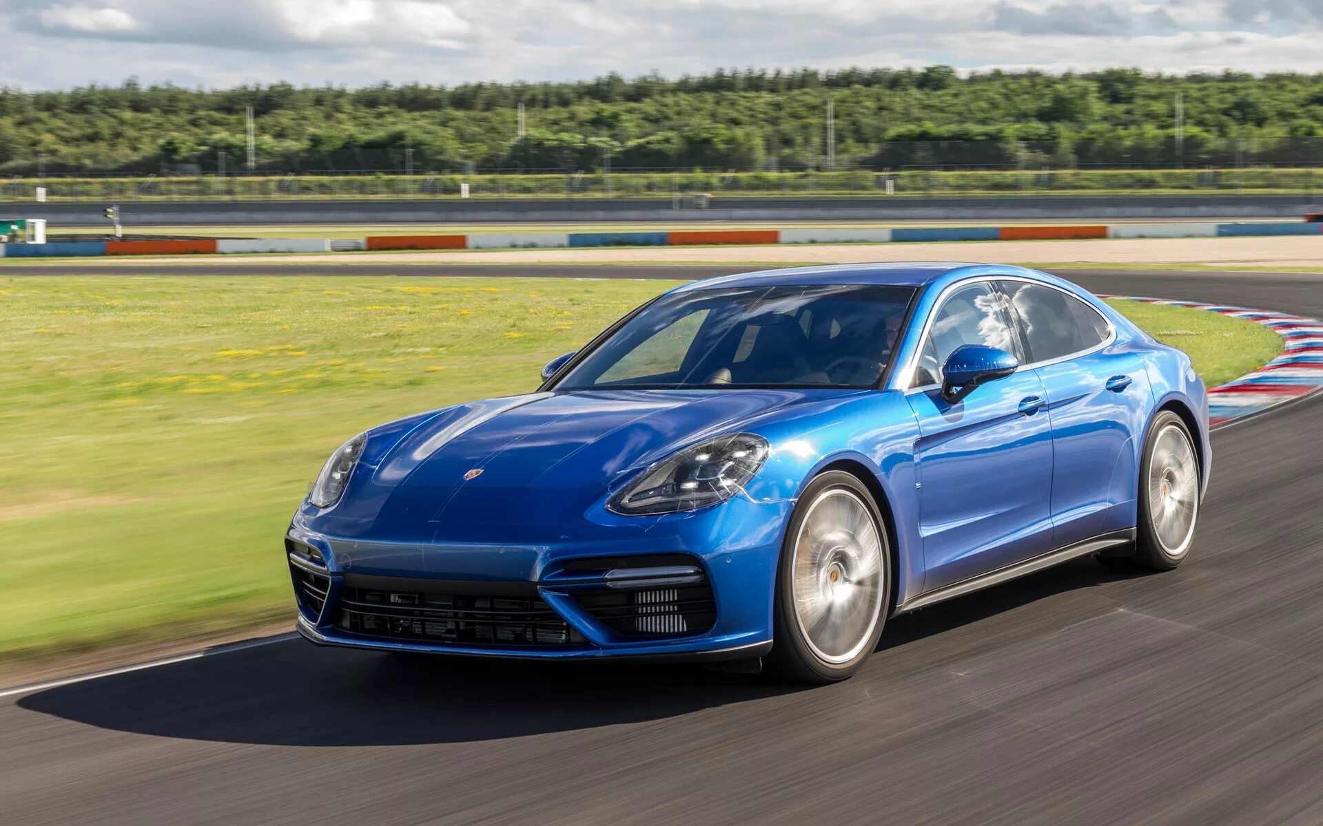 Порше панамера голубой. Порше panamera 2017. Porsche panamera turbo gt. Porsche panamera 2017. Porsche panamera turbo 2017.