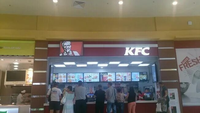 Ростикс ханты мансийск. Ростикс KFC Сургут. KFC Сургут Нефтеюганское шоссе.