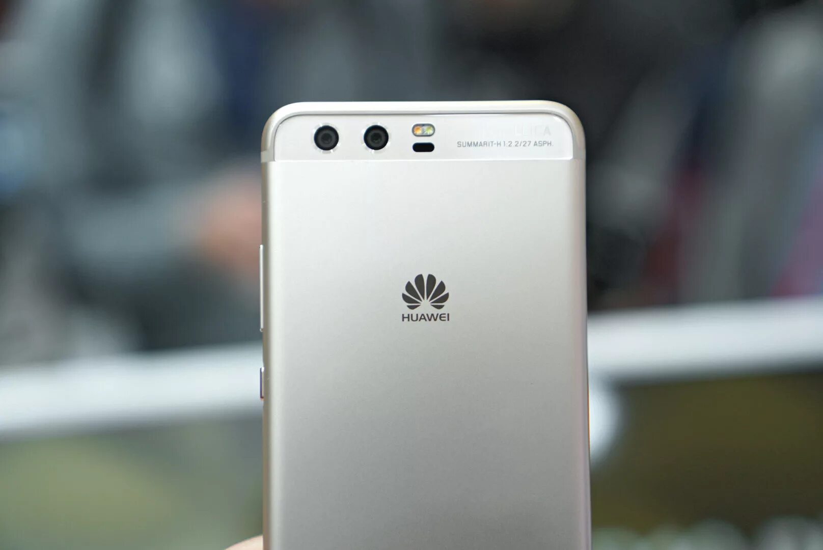 Хуавей р60. Хуавей п10. Huawei p10 Silver. Хуавей р10 2017. Huawei p10 Plus золотой.