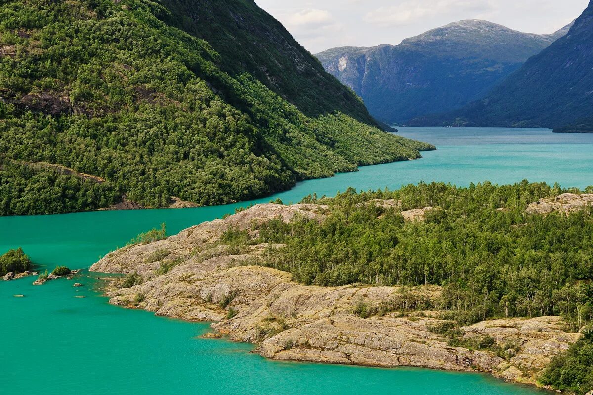 Озеро какое лицо. Изумрудные горы Турции. Ловатнет, Норвегия. Изумрудное озеро. Изумрудные озера в Норвегии.