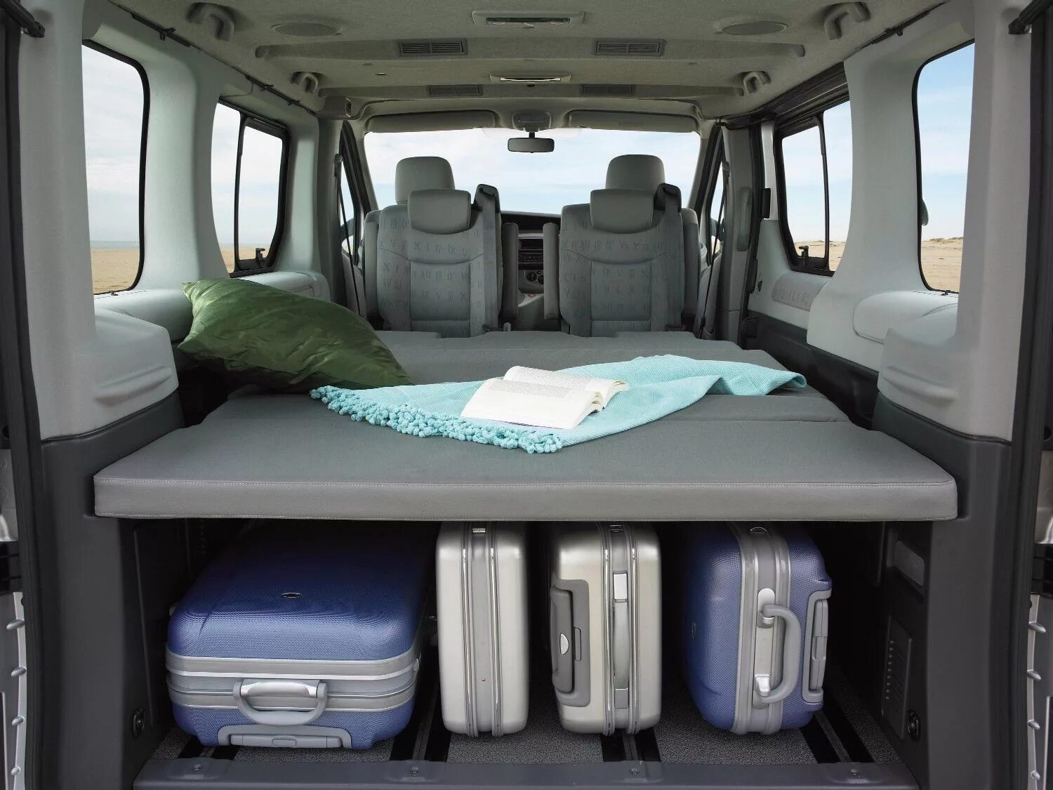 Opel Vivaro Generation салон