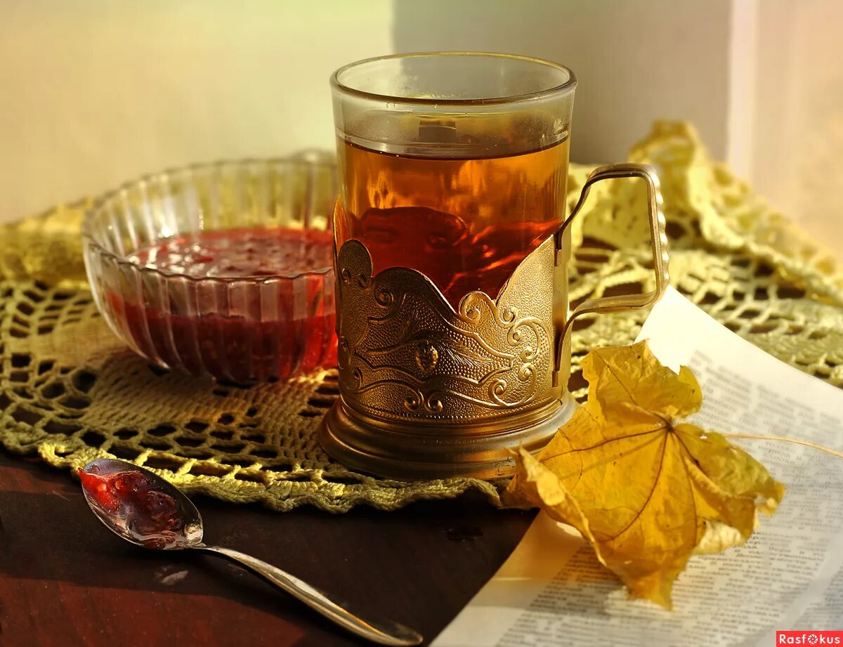 осеннее чаепитие. чай с вареньем. чай с медом. зеленый чай с лимоном. горячий чай.