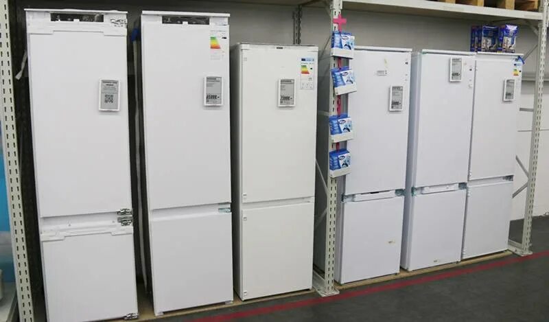 Чем отличается холодильник. Холодильники с выносным агрегатом. Холодильник -80 градусов. Холодильник внешность. Шумоизоляция за холодильником.