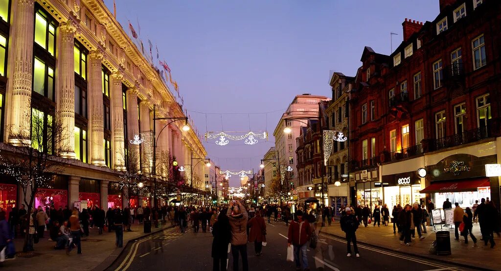 Оксфорд-стрит в Лондоне. Oxford Street shopping. Oxford Street London. Oxford Street London shops. Oxford street shops