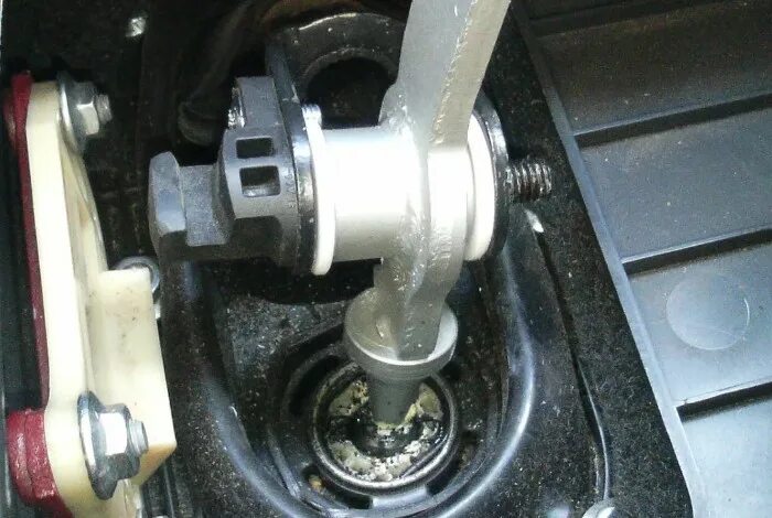 стук при трогании нива шевроле. нива стуки при трогании в мостах. удары трансмиссии на ниве при переключении передач. люфты в трансмиссии нивы шевроле. люфты в трансмиссии нивы шевроле как убрать.