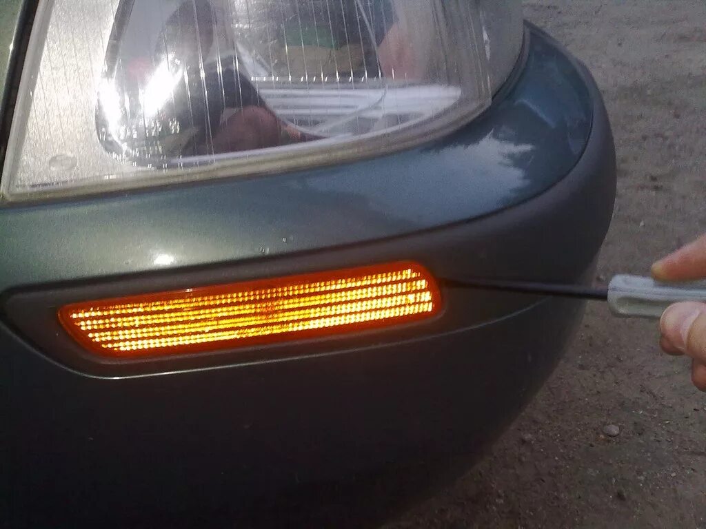 Парковочные огни. Volvo s80 габарит в бампер черный. Парковочные огни. Стояночные огни рапид. Стояночный огонь шкода.
