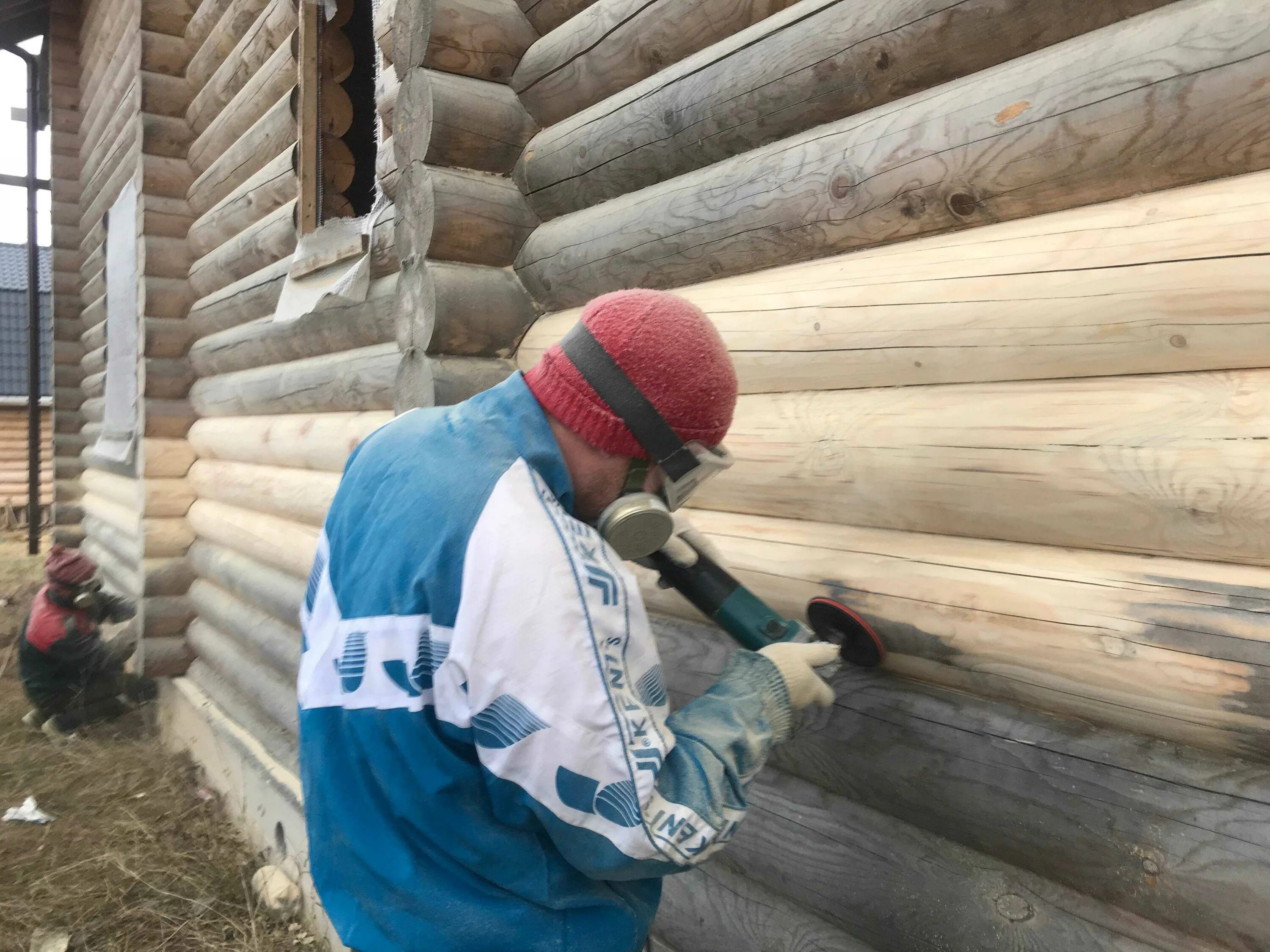 Шлифовка старого. Папа Карло шлифовка сруба. Отшлифовать старый сруб. Шлифовка сруба из бревна. Старый сруб шлифовка.