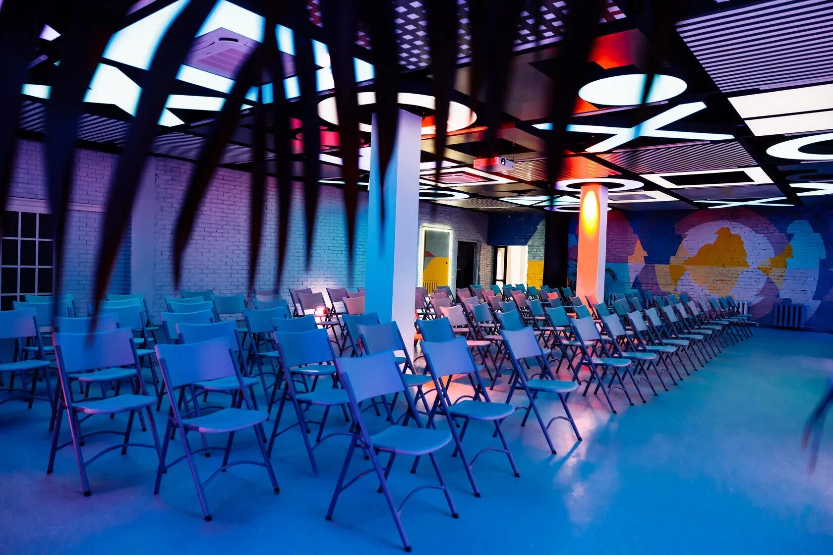 Эвент пространство. Ивент пространство. event space алматы. event пространство «porte». grey green event space.