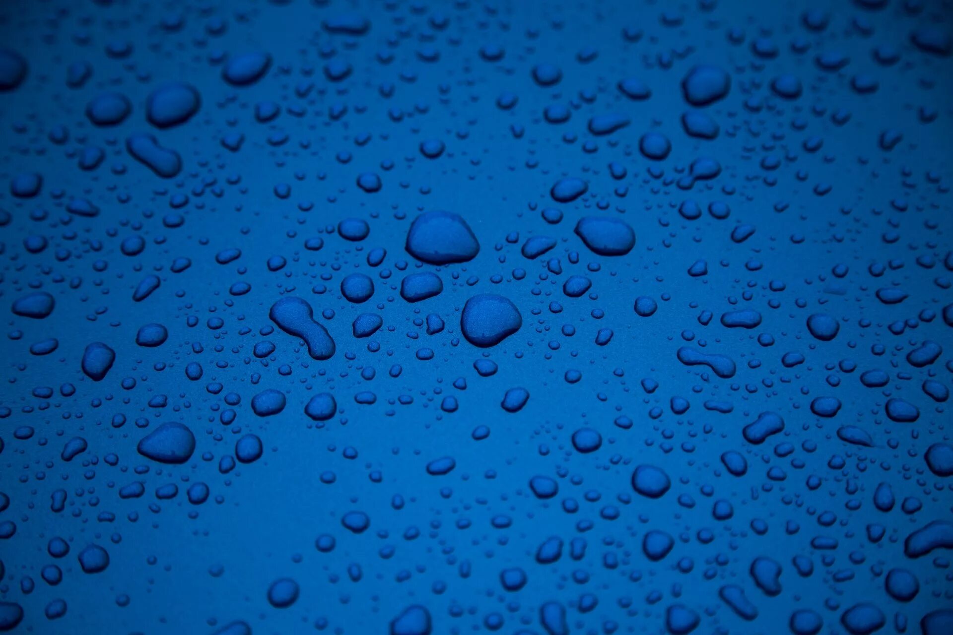 Голубые капли. Капли воды. вода фон. синие капли. фон капли.