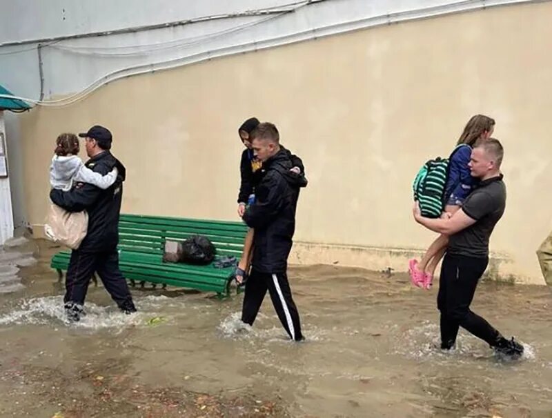 Пос мирный краснодарский край. Краснодарский край эвакуация людей. Краснодарский край эвакуация людей. Наводнение в краснодарском крае. Краснодарский край эвакуация людей.