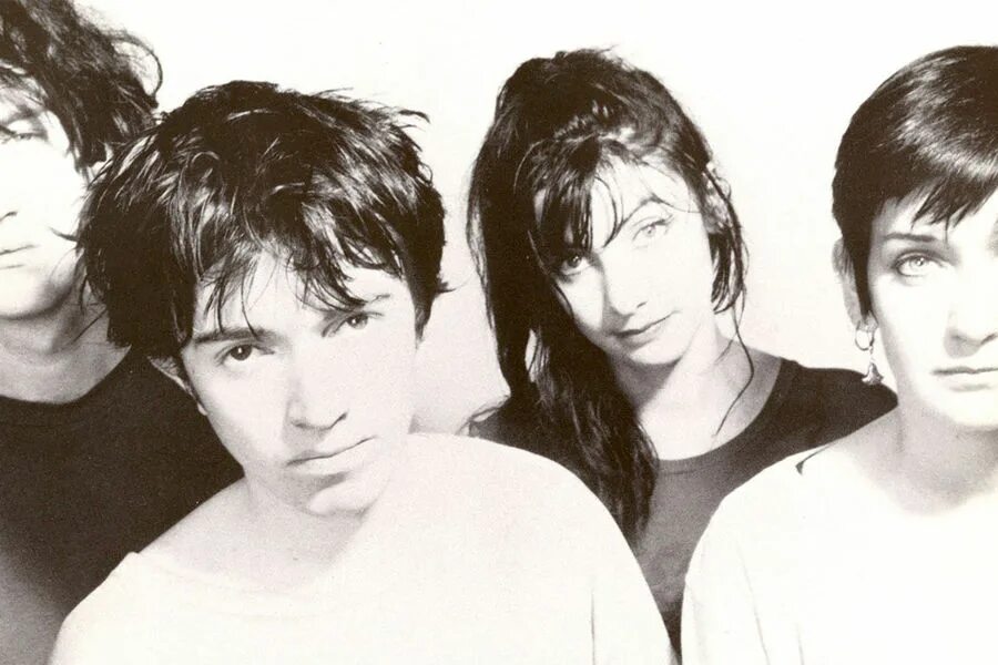 My bloody valentine 1991. Группа my bloody valentine. My bloody valentine 2022. Loveless группа. Группа my bloody valentine.