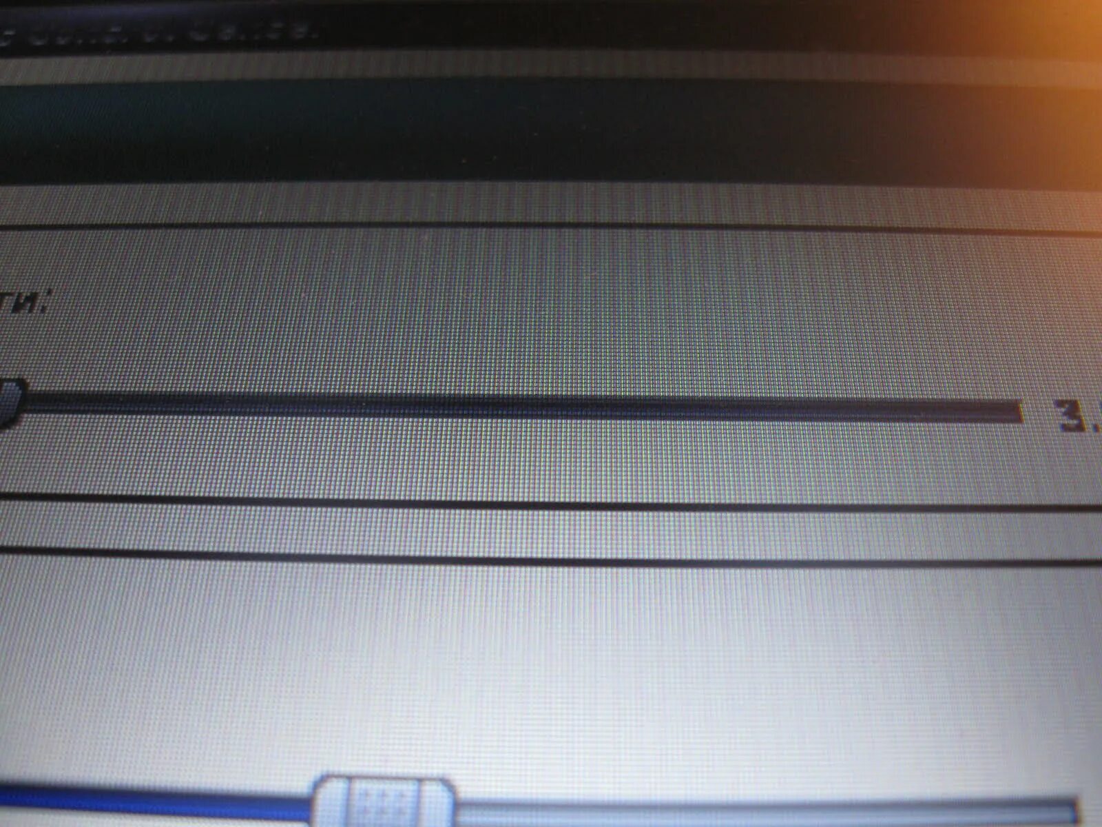 Черные горизонтальные полосы на экране ноутбука. Полосы на мониторе ноутбука. Черная полоска на экране ноутбука. Черные полоски на мониторе ноутбука. Горизонтальные черные полосы на экране
