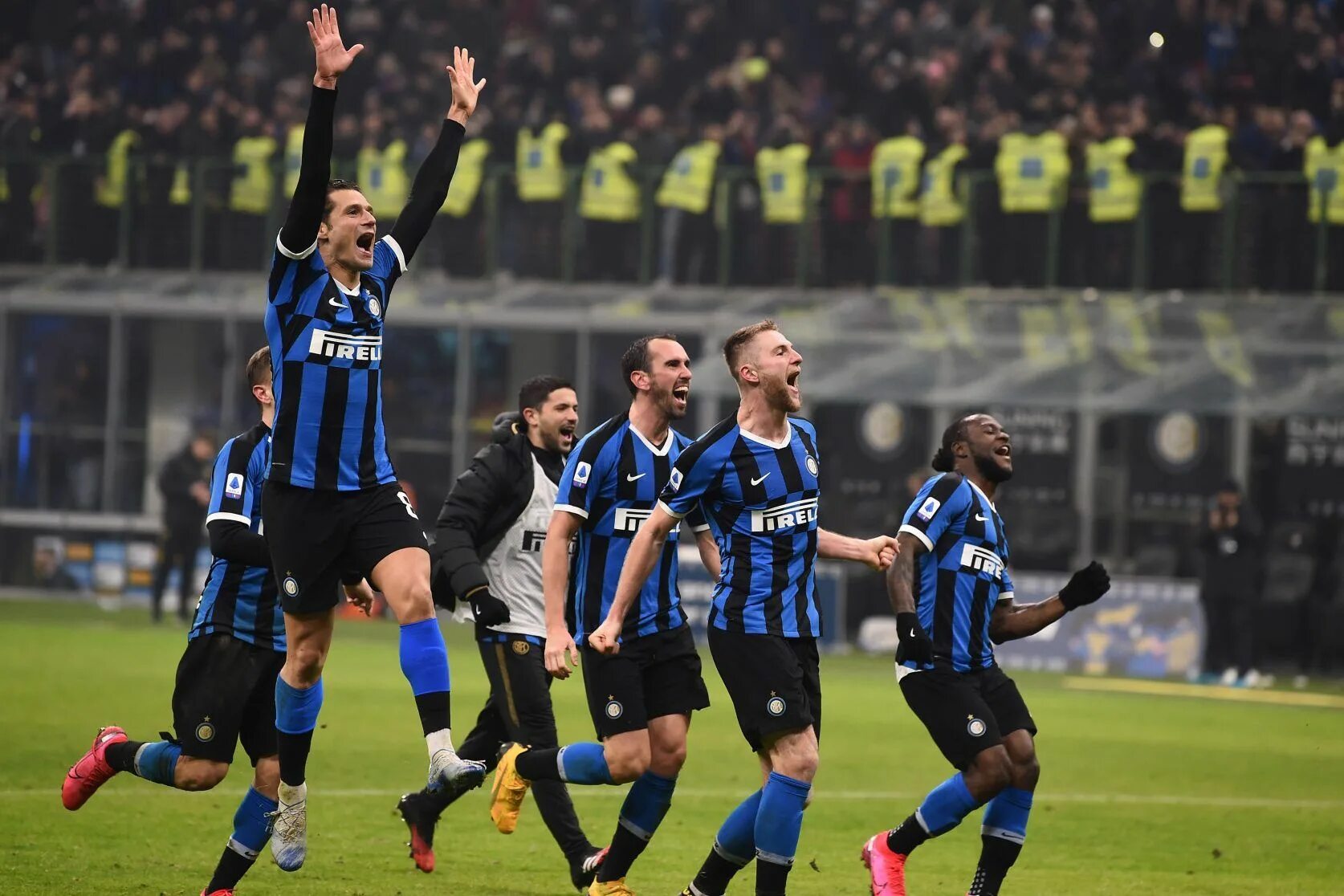 Inter r. Inter Milan футболист.