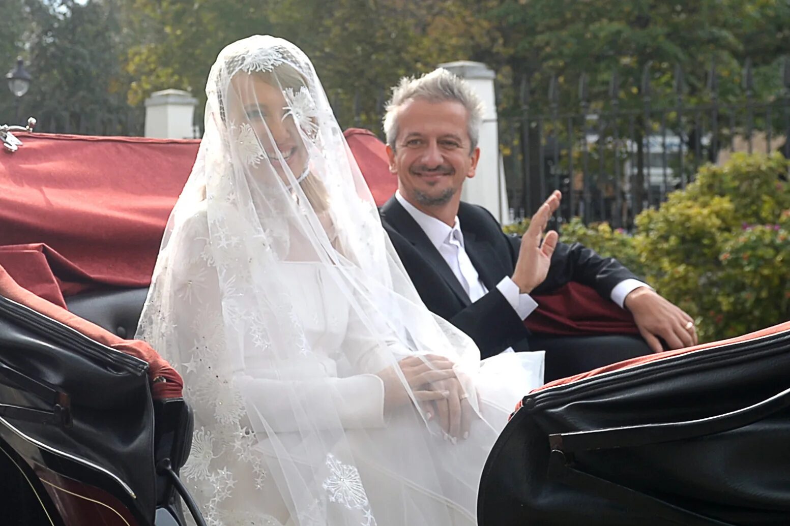 Фото со свадьбы собчак. Богомолов и собчак свадьба. Ксения собчак свадьба с богомоловым. Константин богомолов и ксения собчак свадьба. Константин богомолов и ксения собчак свадьба.