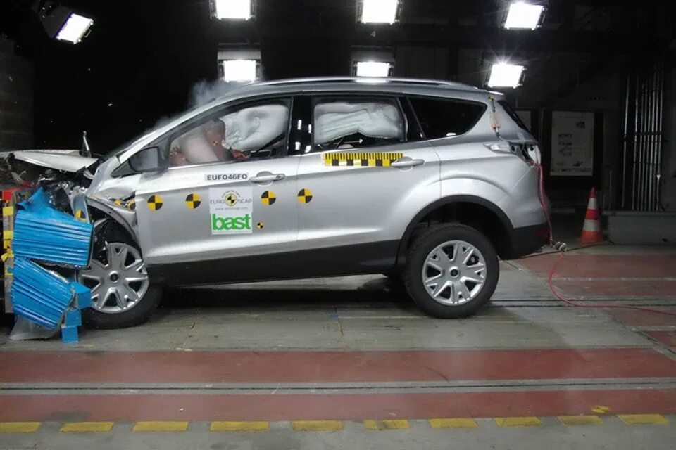Форд краш. Toyota rush test. Краш форд фокус 3. Краш тест ford focus i. Краш тест sierra.