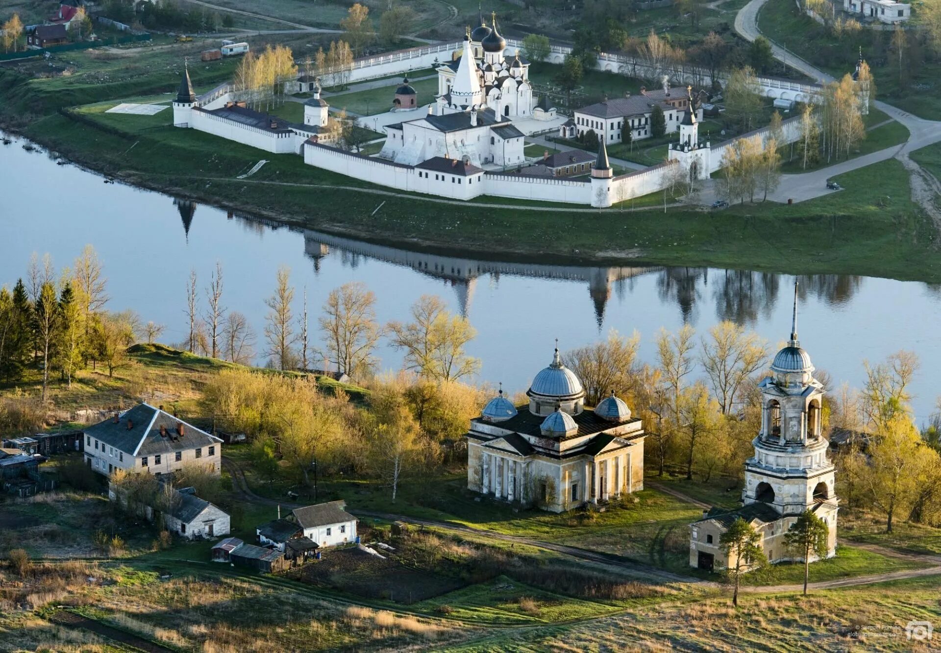 Монастыри тверской области фото. Старицкий Свято-Успенский монастырь. Старицкий Успенский монастырь Старица. Город Старица Тверской области монастырь. Старицкий монастырь Тверская область.