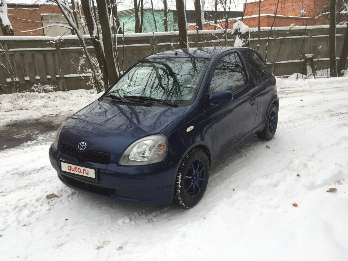 Ярис 2000 год. Toyota Yaris 2000. Тойота Ярис 2000 синяя. Тойота Ярис 2000 года. Диски Тойота Ярис 2000.