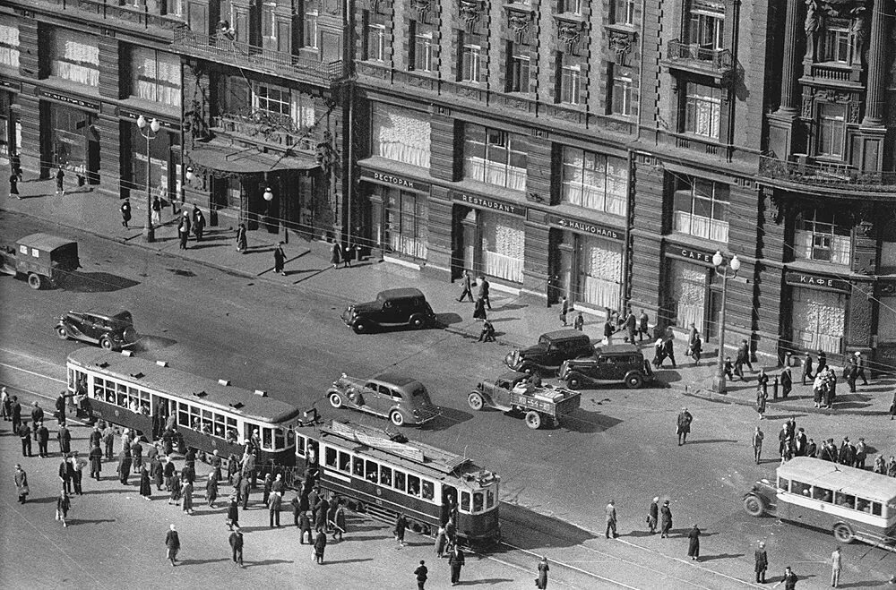 Москва 40 е. Москва 1930-е. Арбат Москва 1930. Гостиница “Москва” 1930-е годы. Гостиница Националь Москва 1940-е годы.