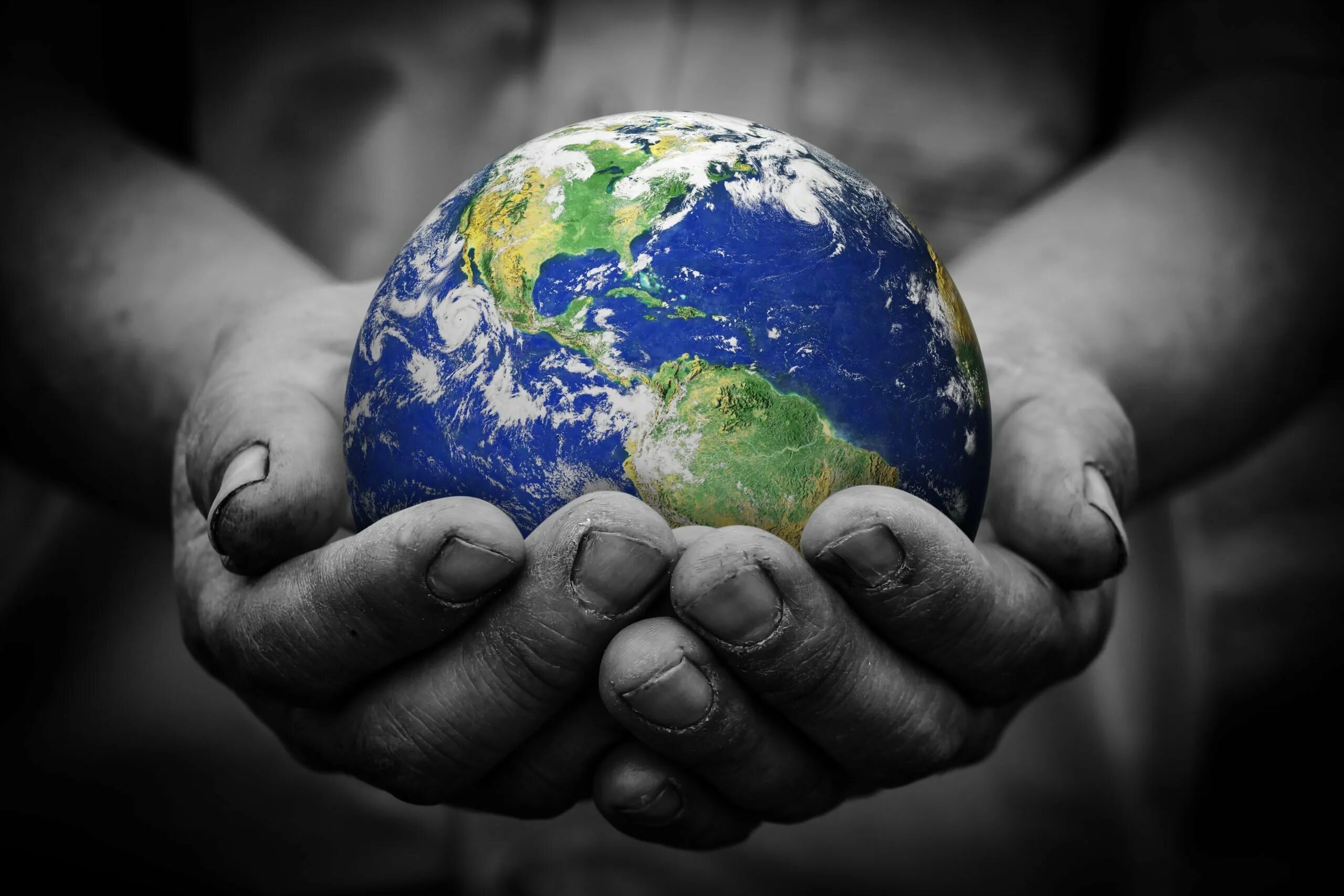 Главное мир на планете. Земля в руках. Земной шар в руках человека. Планета в руках. Земля в ладонях.