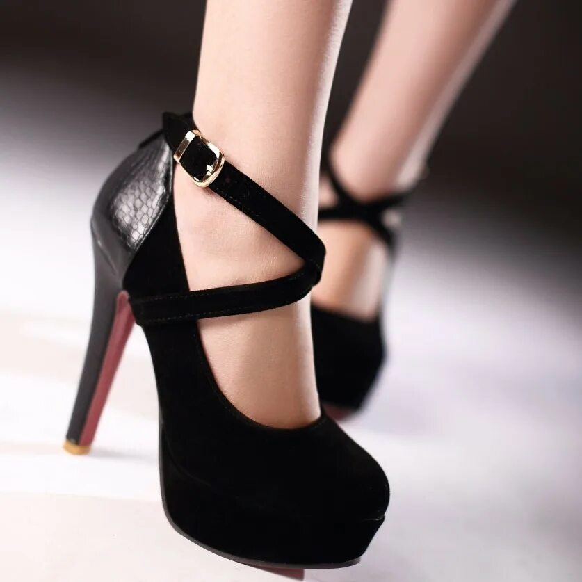 красные туфли. стильные туфли на каблуке. Jimmy choo туфли love. туфли на каблуке. джимми чу туфли белые свадебные.